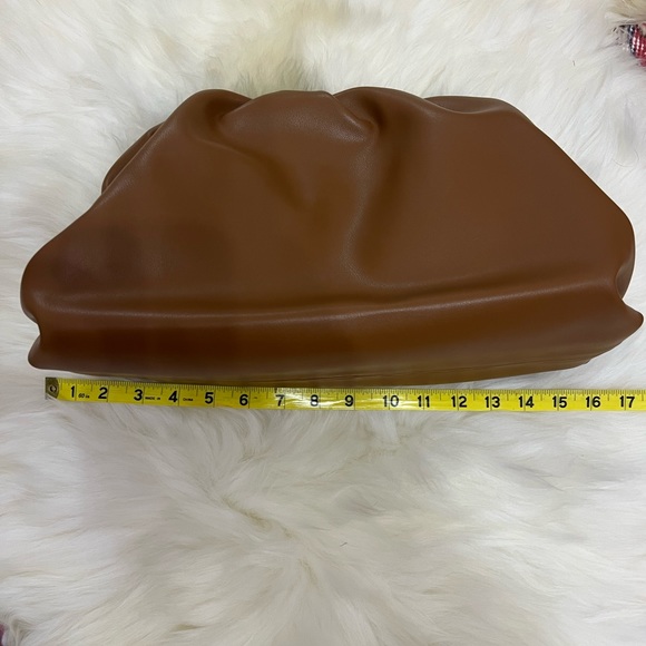 Calfskin magnetic closure clutch - Picture 7 of 8